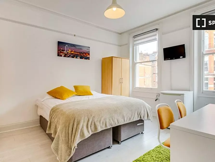 Immagine 1 di Camera condivisa in affitto  in nd Floor Apartment a Kensington