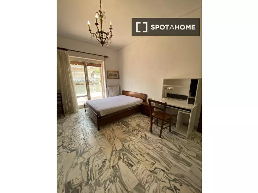 Immagine 4 di Camera condivisa in affitto  in Viale Maria Bakunin a Napoli