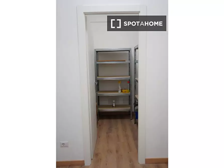 Immagine 14 di Camera condivisa in affitto  in Via Salvatore Pincherle a Roma
