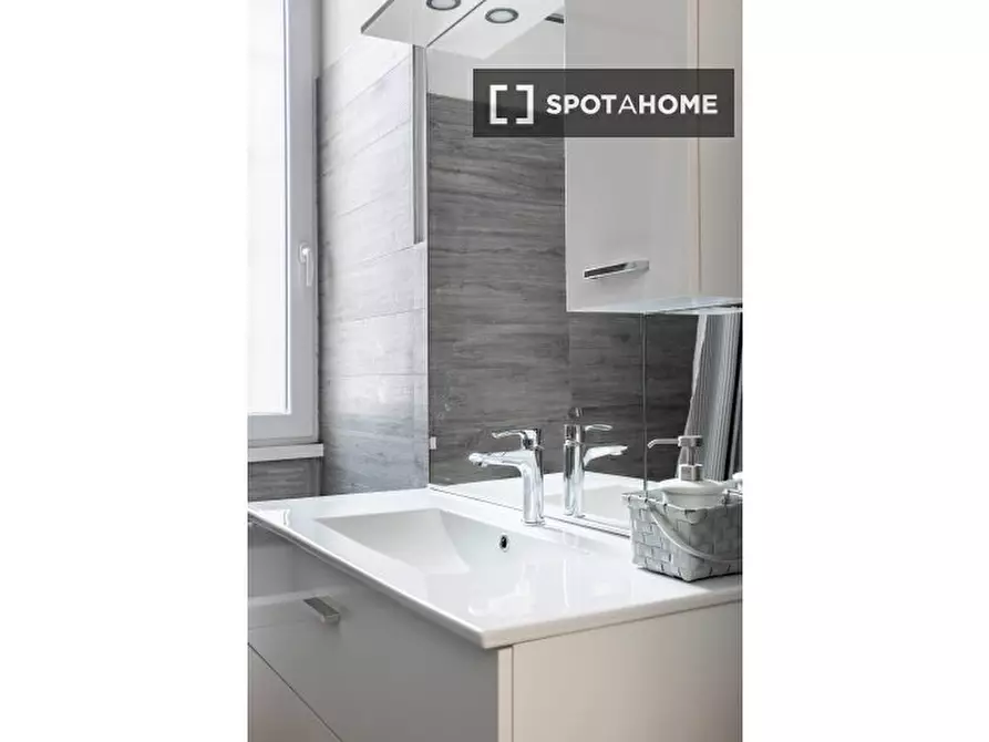 Immagine 12 di Appartamento in affitto  in Via Merulana a Roma