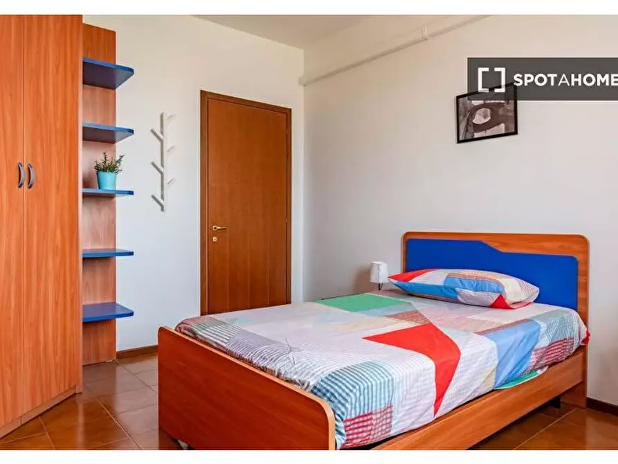 Immagine 1 di Camera condivisa in affitto  in Via Lodovico Il Moro a Milano