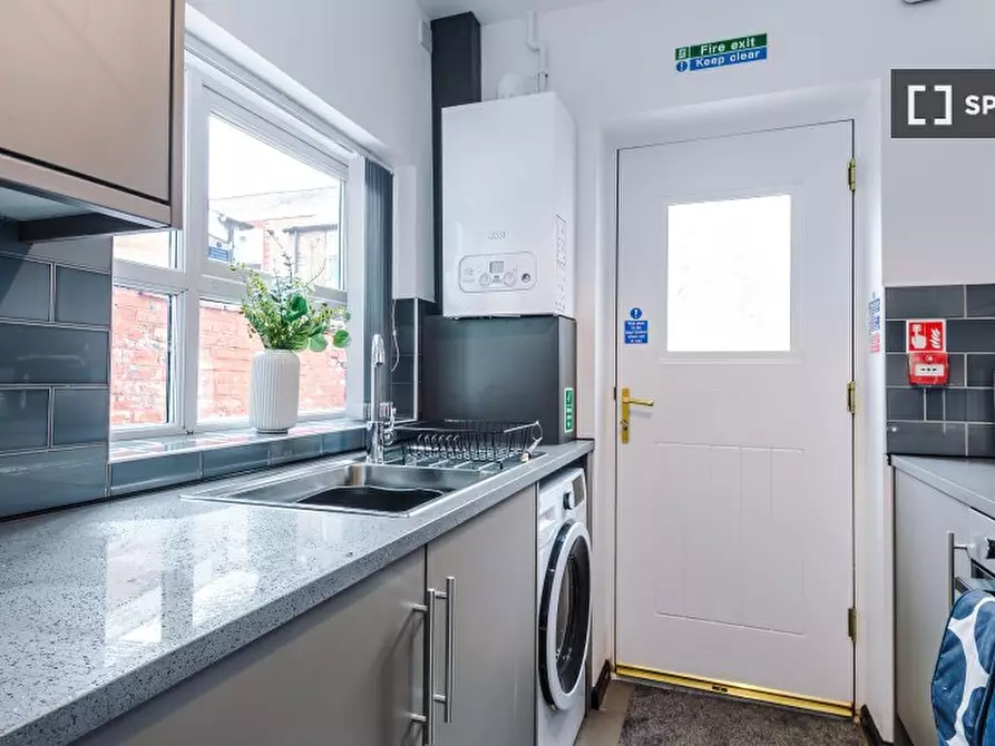 Immagine 19 di Appartamento in affitto  in Alpha St a 