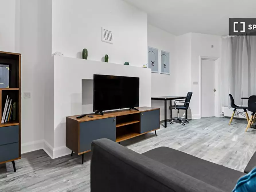 Immagine 2 di Appartamento in affitto  in Lower Ground a Kensington