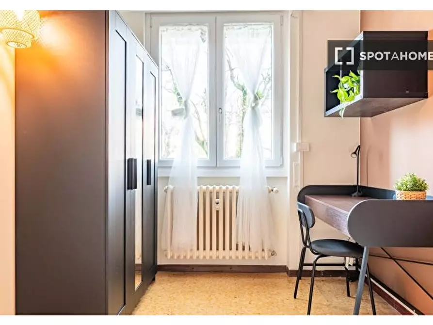 Immagine 3 di Camera condivisa in affitto  in Via Eugenio Donadoni a Milano