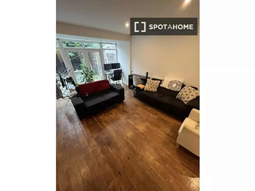 Immagine 3 di Camera condivisa in affitto  in Moody St a Poplar