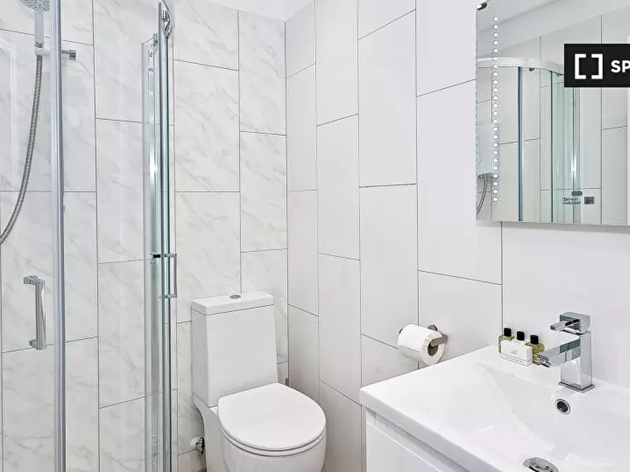 Immagine 7 di Appartamento in affitto  in Flat 7 Greek St a 