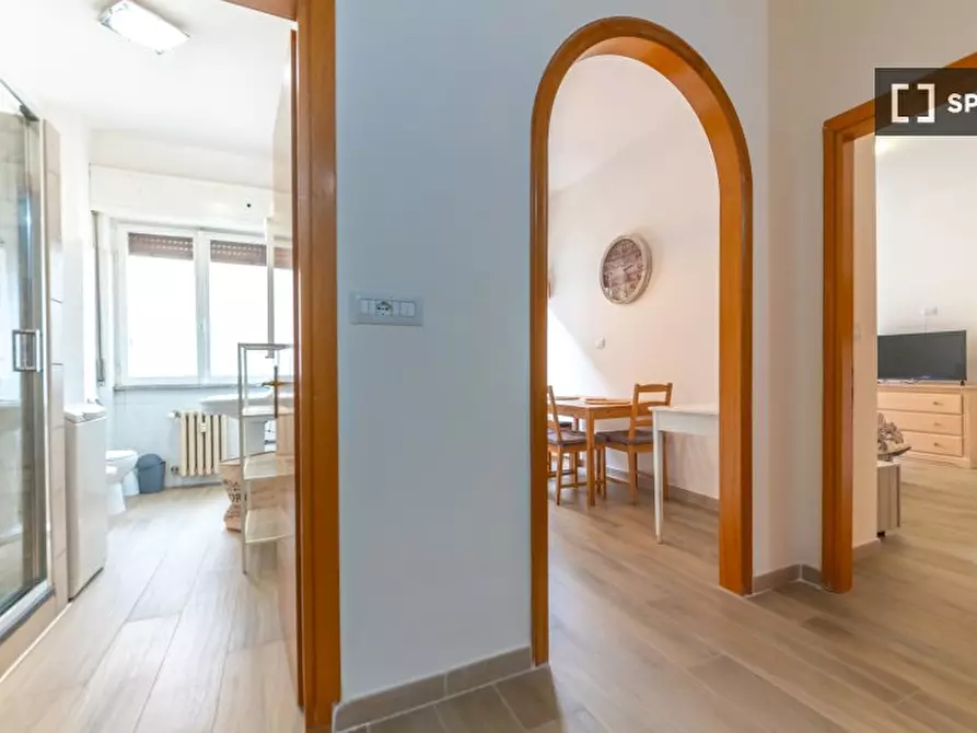 Immagine 4 di Camera condivisa in affitto  in Via Flavio Stilicone a Roma