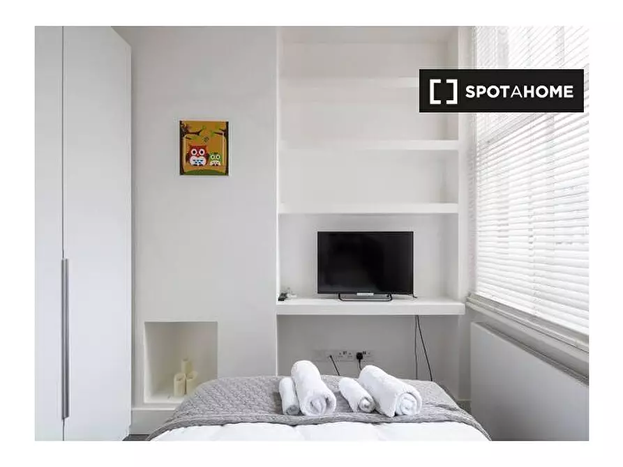 Immagine 12 di Appartamento in affitto  in b Winchester Ave a Camden Town