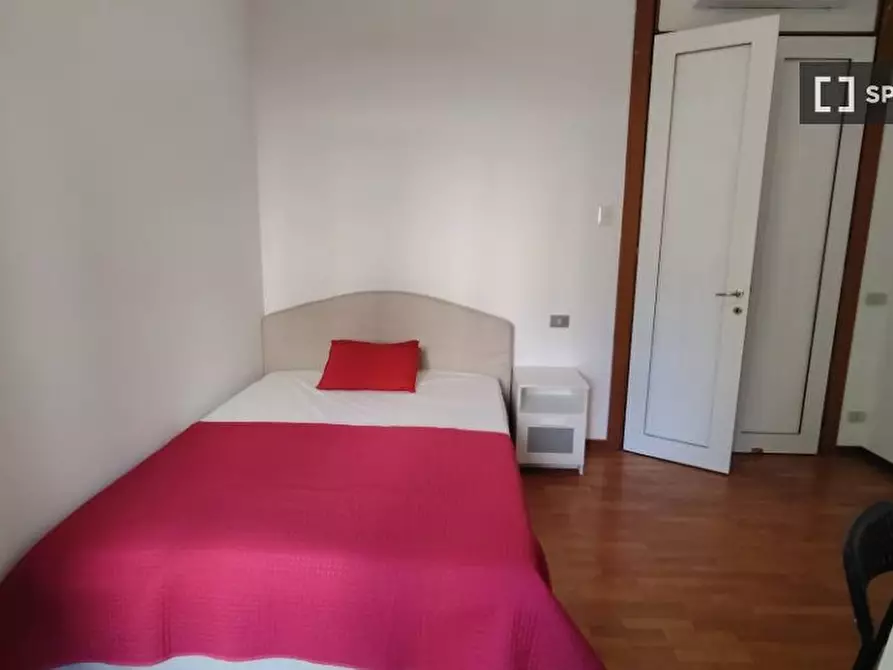 Immagine 4 di Camera condivisa in affitto  in Via del Ponte all'Asse a Firenze