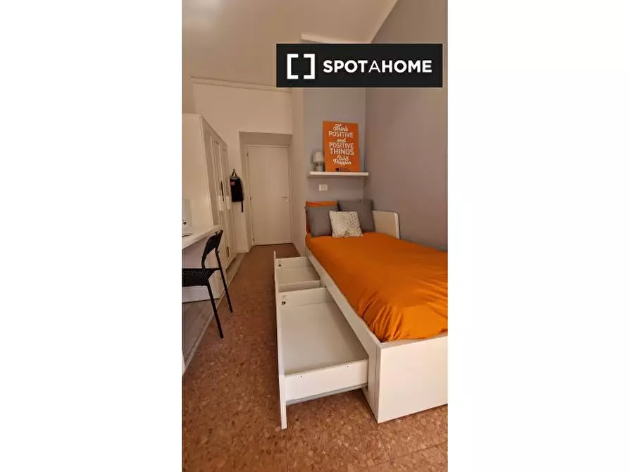 Immagine 5 di Camera condivisa in affitto  in Lungotevere di Pietra Papa a Roma