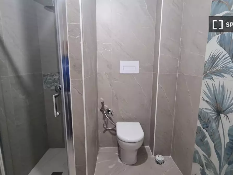 Immagine 8 di Camera condivisa in affitto  in Via Sanità a Napoli