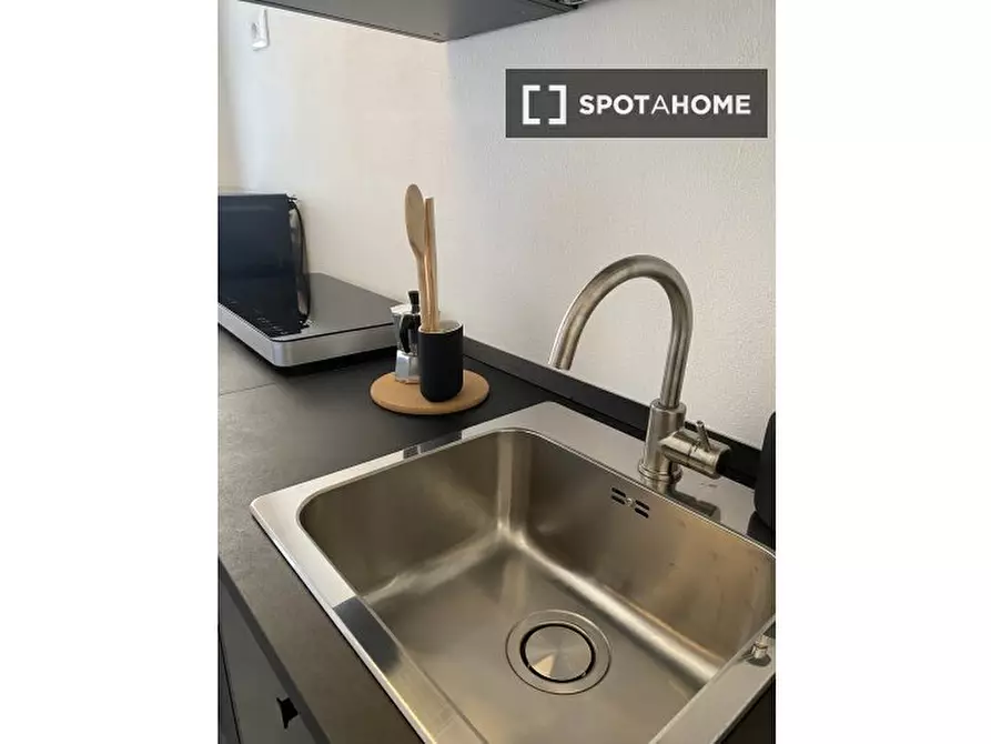 Immagine 4 di Camera condivisa in affitto  in Viale Molise a Milano