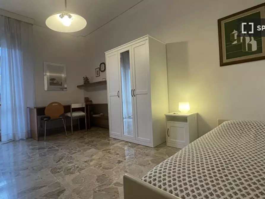 Immagine 2 di Camera condivisa in affitto  in Via Ugo Foscolo a Scandicci