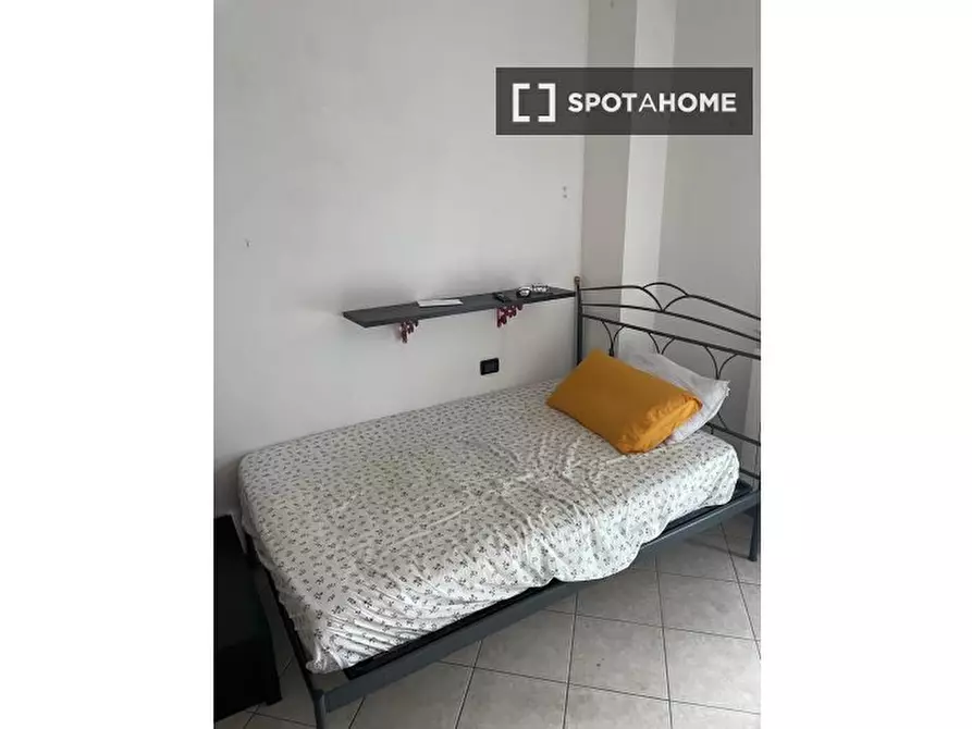 Immagine 1 di Camera condivisa in affitto  in Via Asiago a Milano