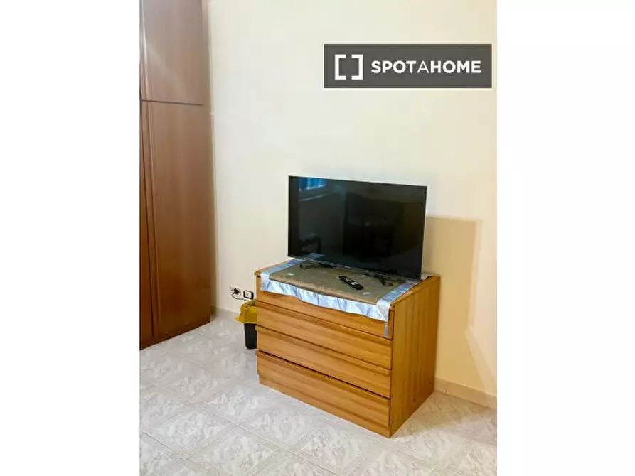 Immagine 9 di Camera condivisa in affitto  in Via di S. Angela Merici a Roma