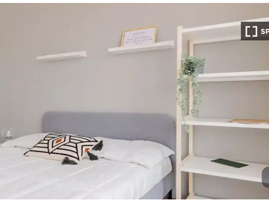 Immagine 2 di Camera condivisa in affitto  in Via Baldo degli Ubaldi a Roma