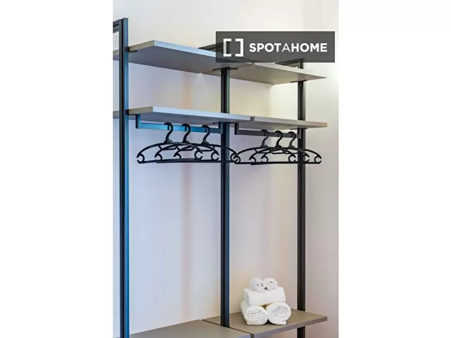 Immagine 17 di Appartamento in affitto  in Via Santa Teresa degli Scalzi a Napoli