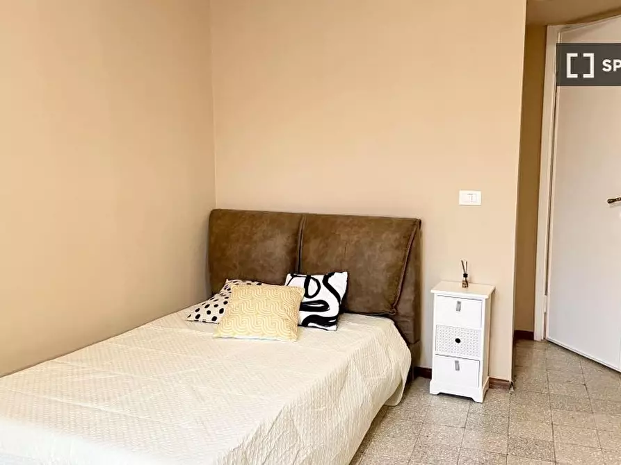 Immagine 4 di Camera condivisa in affitto  in LUNGARNO VESPUCCI a Firenze