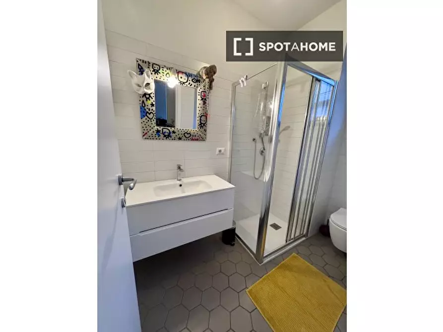 Immagine 7 di Camera condivisa in affitto  in Via dei Reti a Roma