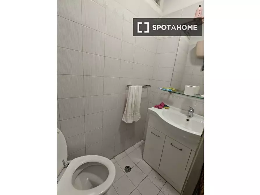 Immagine 5 di Camera condivisa in affitto  in Piazza di S. Croce in Gerusalemme a Roma
