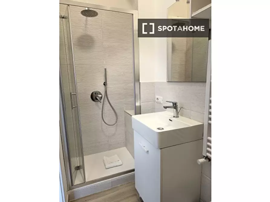 Immagine 5 di Camera condivisa in affitto  in Via Cerreto di Spoleto a Roma