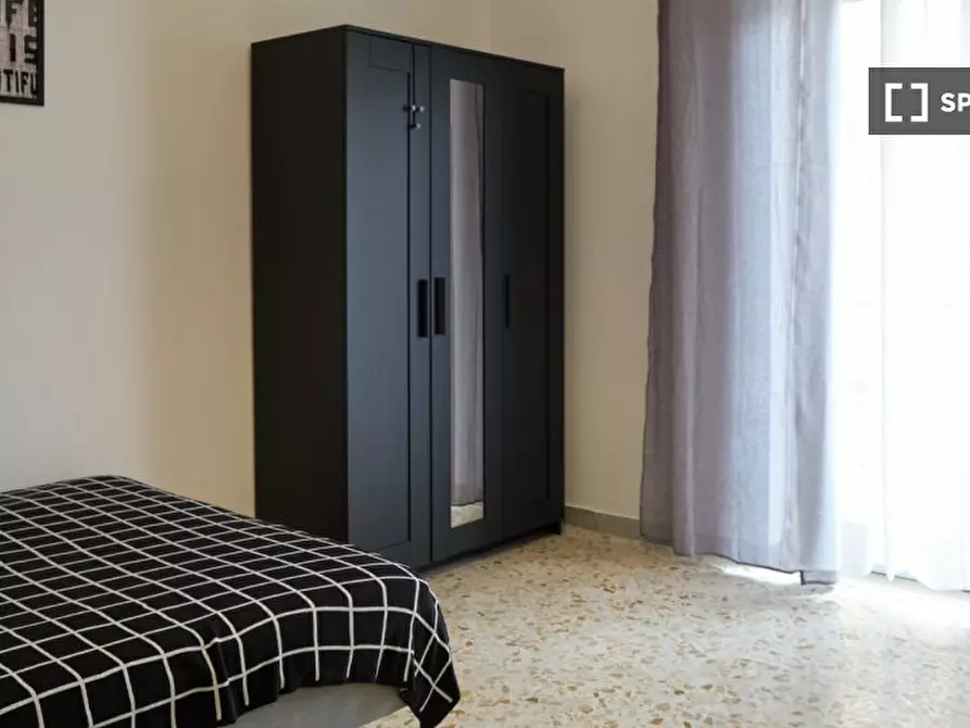 Immagine 2 di Camera condivisa in affitto  in Via Terracina n. fab. A - sc. H int. 27 a Napoli