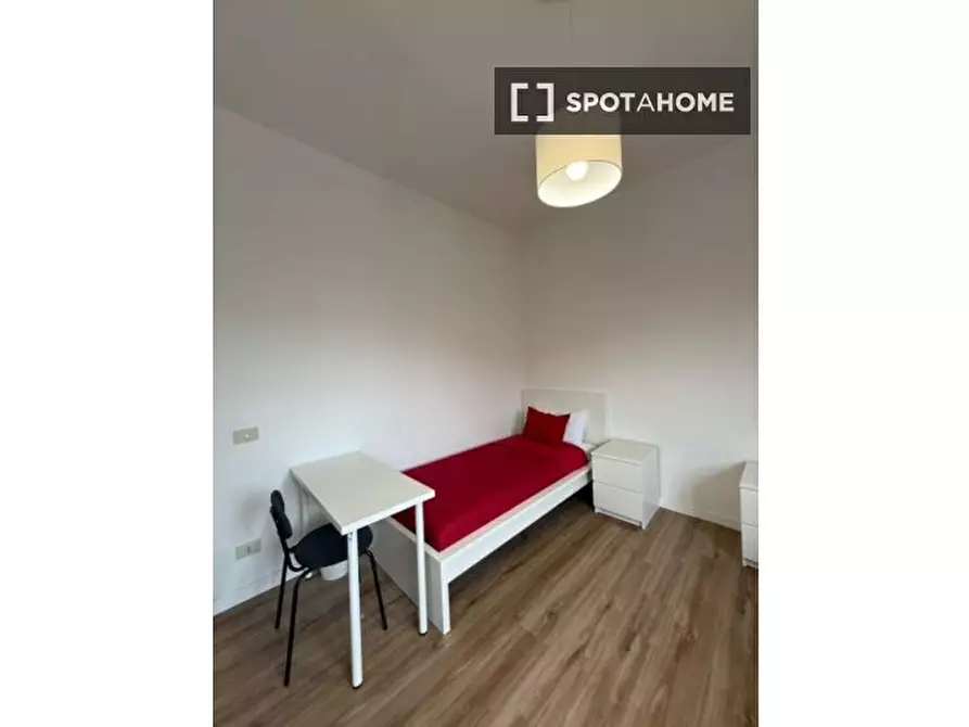 Immagine 1 di Camera condivisa in affitto  in Piazza di S. Jacopino a Firenze