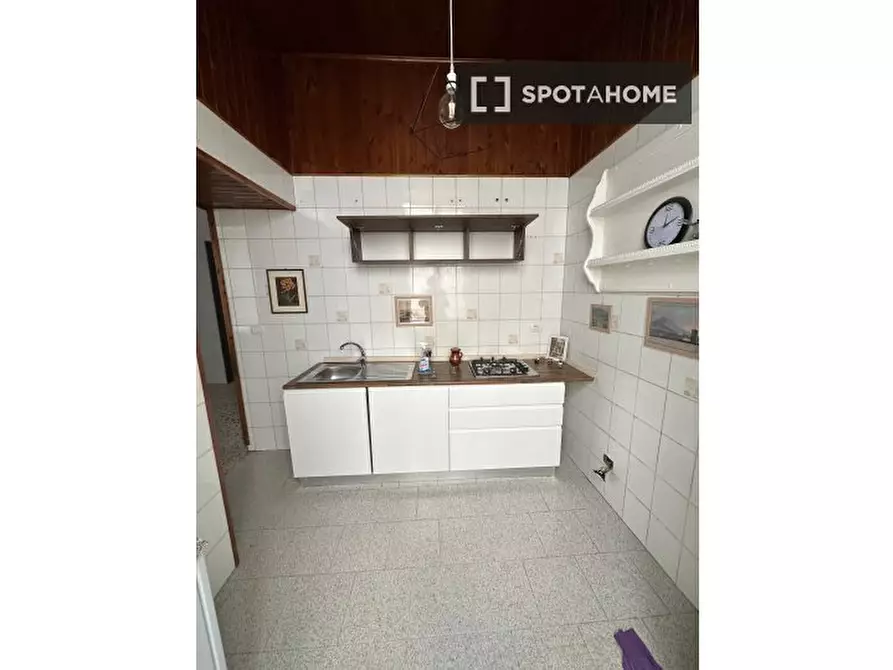 Immagine 12 di Camera condivisa in affitto  in V. Salvator Rosa a Napoli