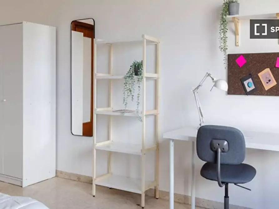 Immagine 3 di Camera condivisa in affitto  in Viale degli Ammiragli a Roma