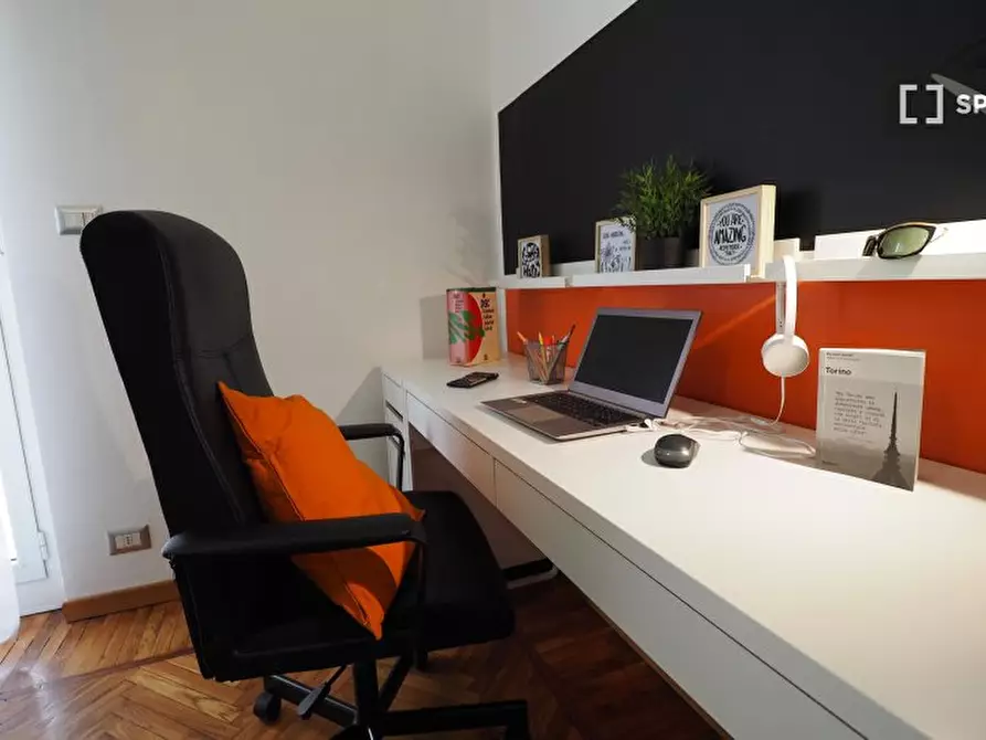 Immagine 2 di Camera condivisa in affitto  in Via Verolengo a Torino