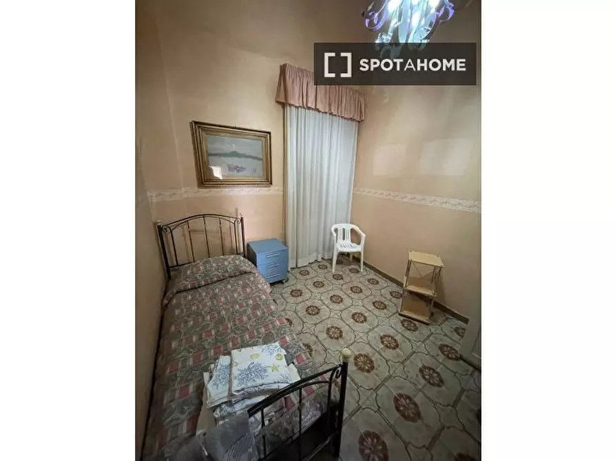 Immagine 7 di Camera condivisa in affitto  in Via S. Giovanni in Porta a Napoli
