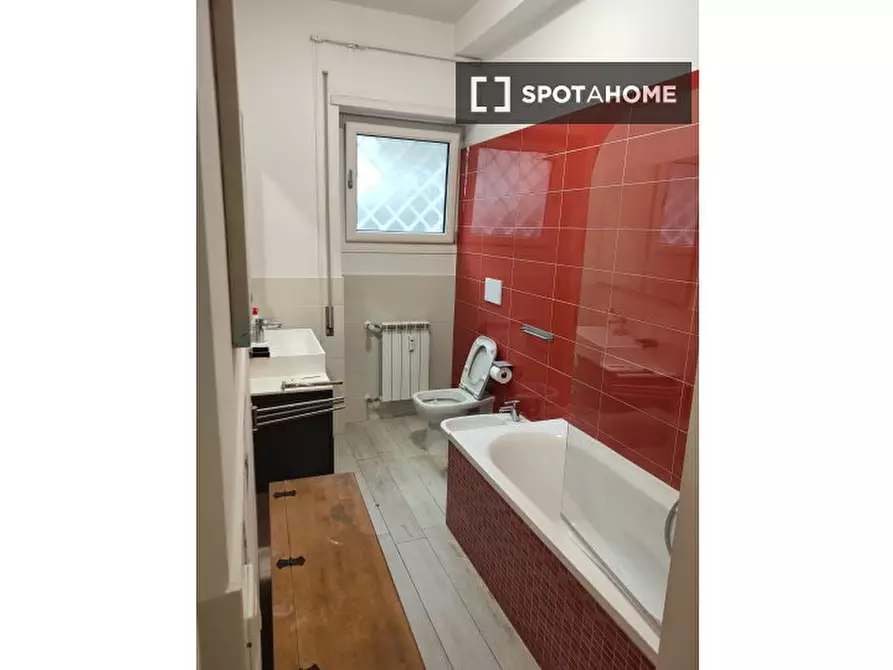 Immagine 11 di Camera condivisa in affitto  in Via Montebruno a Roma