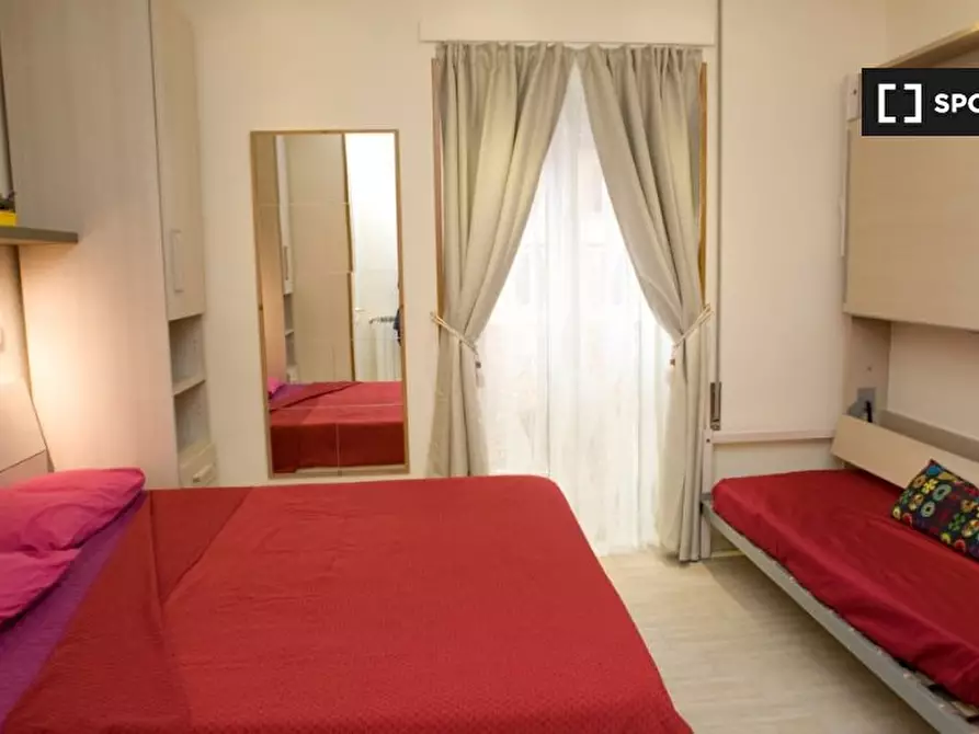 Immagine 11 di Camera condivisa in affitto  in Via Vetulonia a Roma