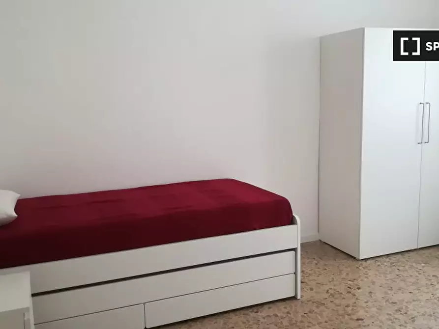 Immagine 4 di Camera condivisa in affitto  in Viale Lucania a Milano