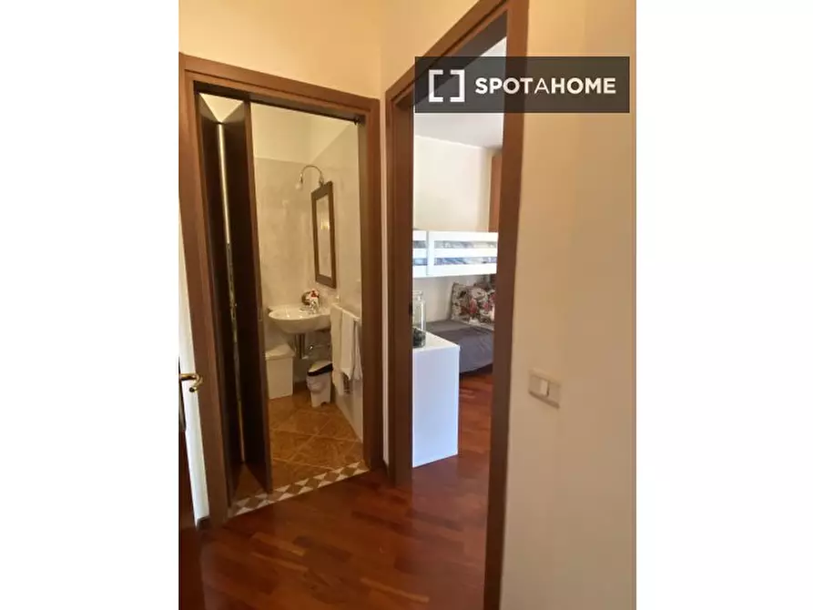 Immagine 13 di Appartamento in affitto  in Via Giambellino a Milano