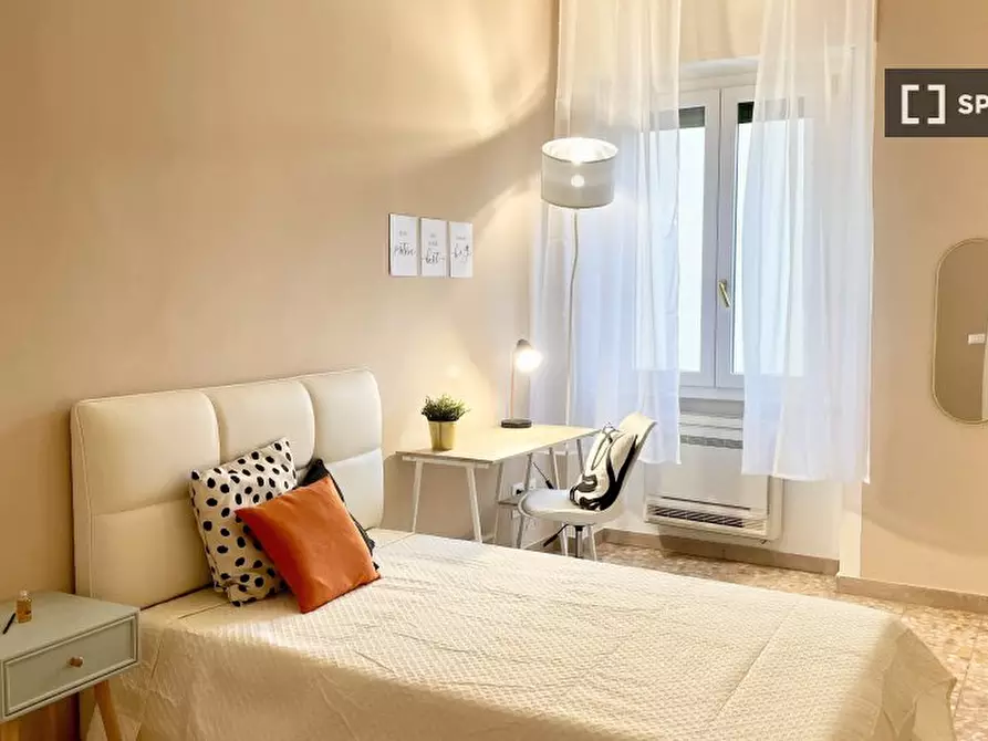 Immagine 1 di Camera condivisa in affitto  in LUNGARNO VESPUCCI a Firenze