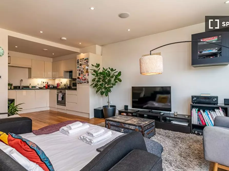 Immagine 12 di Appartamento in affitto  in Battersea Park Road a Wandsworth