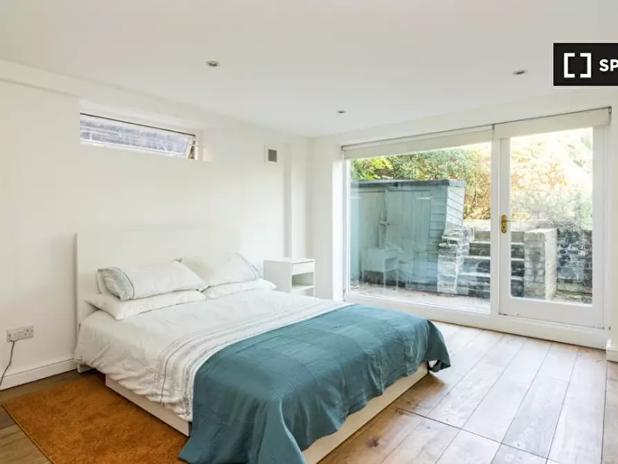 Immagine 7 di Appartamento in affitto  in Garden Flat a Camden Town