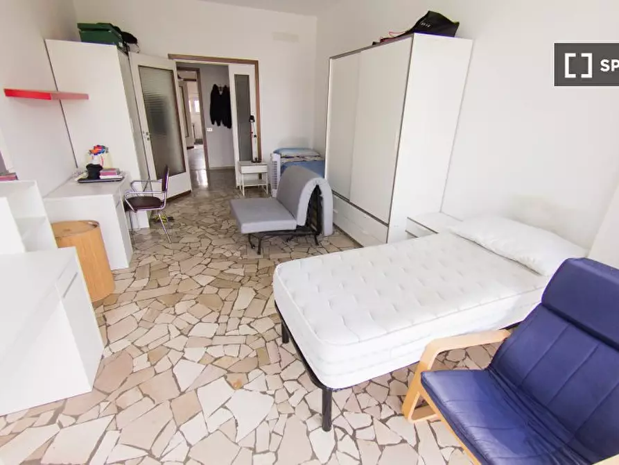 Immagine 16 di Camera condivisa in affitto  in Via Valtellina a Milano