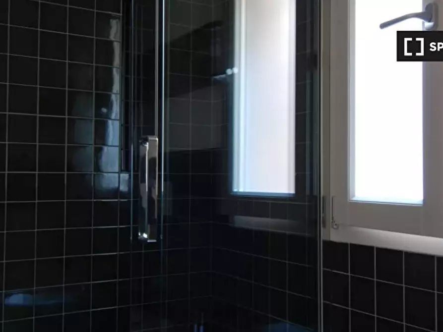 Immagine 15 di Appartamento in affitto  in Via Rizzoli a Bologna