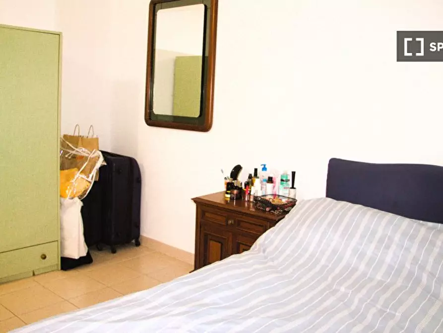 Immagine 1 di Camera condivisa in affitto  in Via Giuseppe de Robertis a Roma