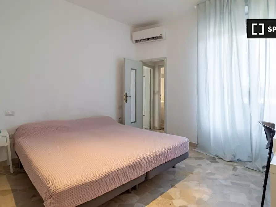 Immagine 2 di Camera condivisa in affitto  in Via Fratelli Rosselli a Milano
