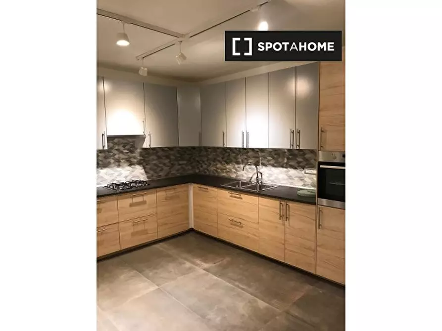 Immagine 6 di Camera condivisa in affitto  in Via Pasquale Frustaci a Napoli