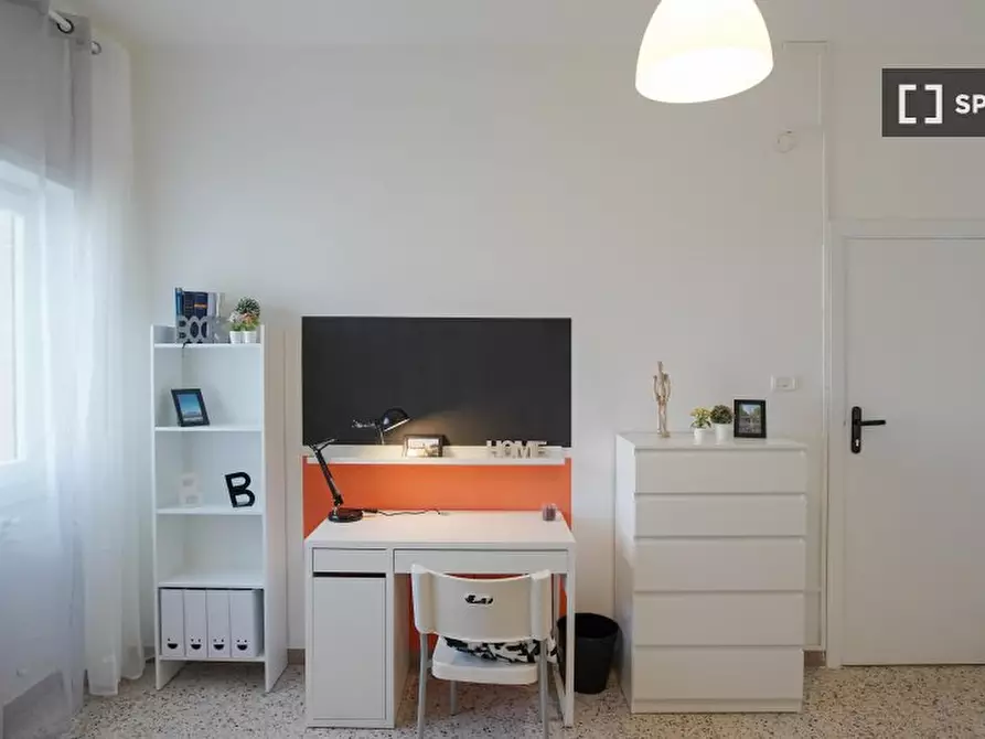 Immagine 6 di Camera condivisa in affitto  in Via Colli Aminei a Napoli