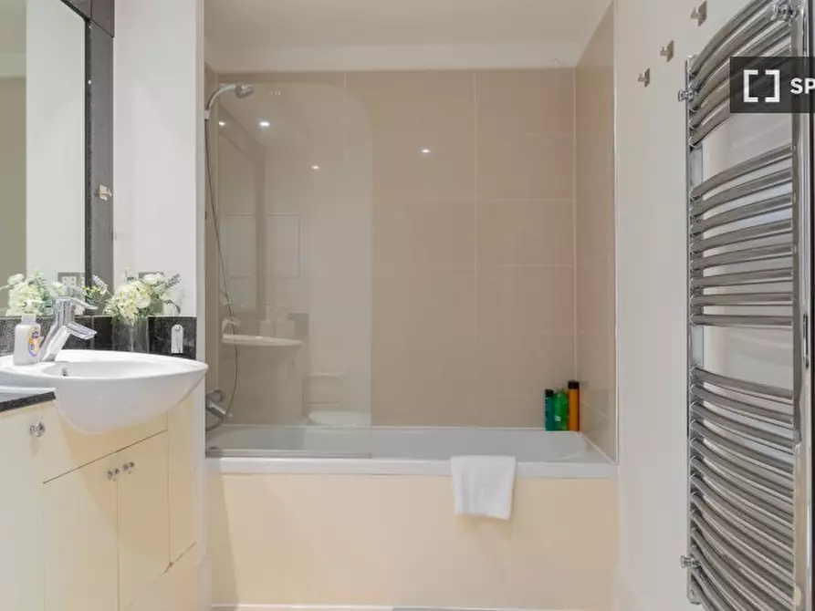 Immagine 13 di Appartamento in affitto  in St George Wharf a Lambeth