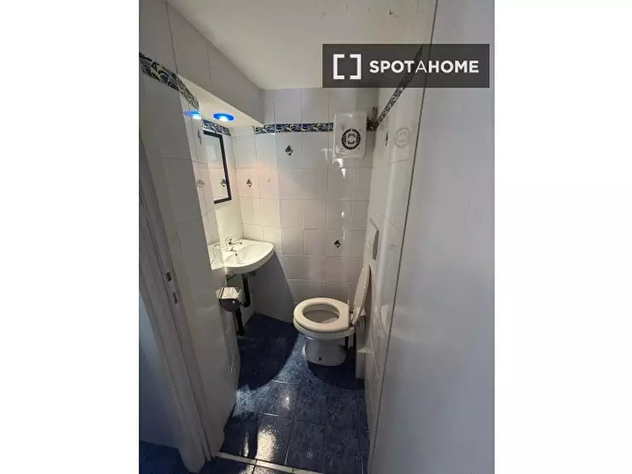 Immagine 10 di Camera condivisa in affitto  in Via Magenta a Roma