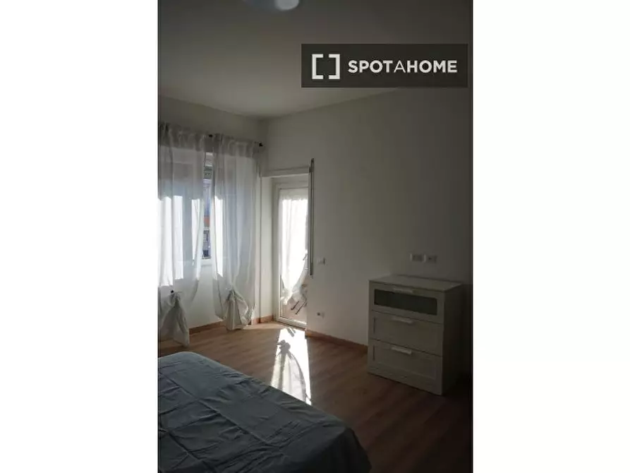 Immagine 3 di Camera condivisa in affitto  in Via Salvatore Pincherle a Roma