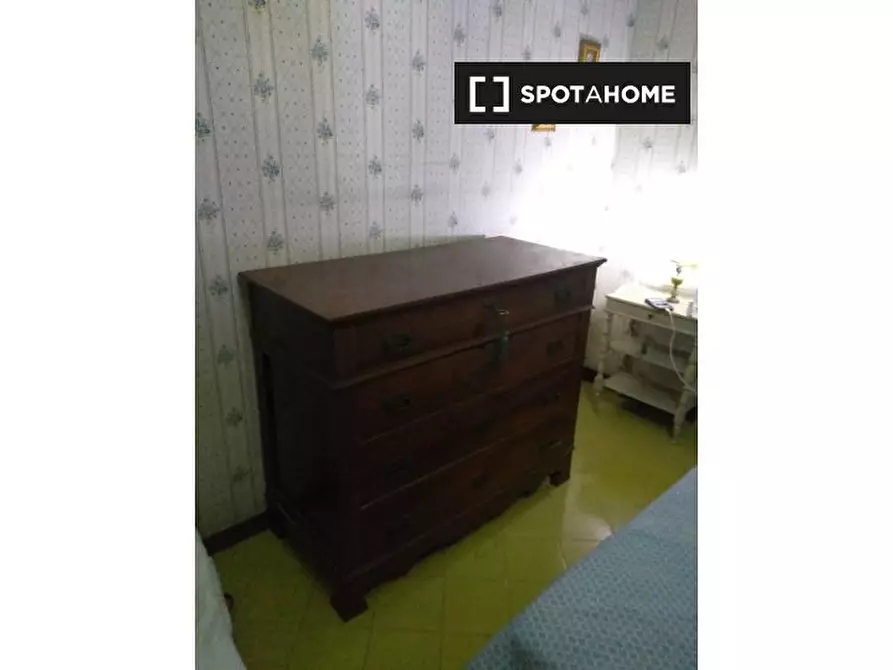 Immagine 4 di Camera condivisa in affitto  in Via Pian Due Torri a Roma