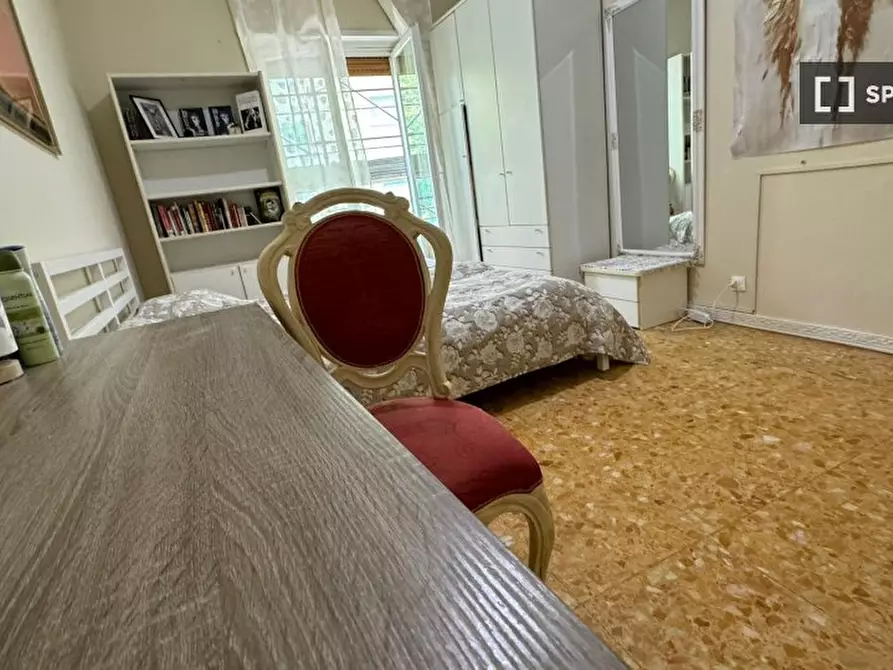 Immagine 5 di Camera condivisa in affitto  in Via Tripolitania a Roma