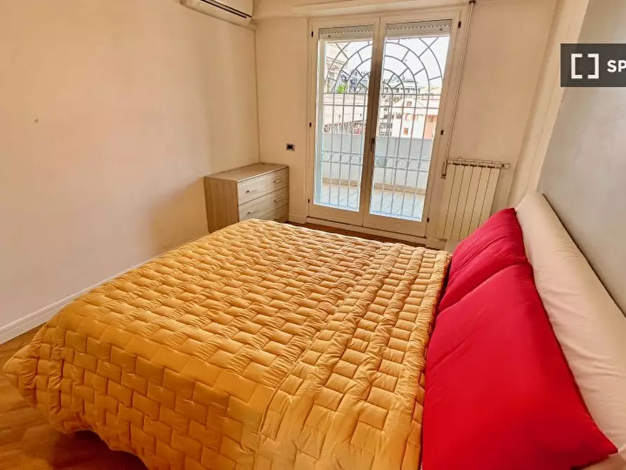 Immagine 3 di Camera condivisa in affitto  in Via Giuseppe Dessì a Roma